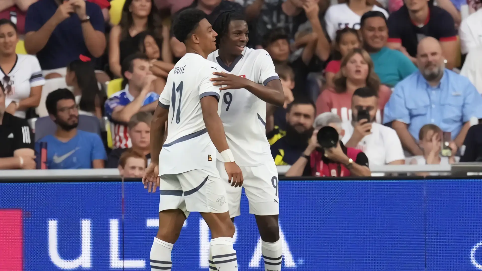 Suiza golea a Estados Unidos 4-0 en histórica victoria
