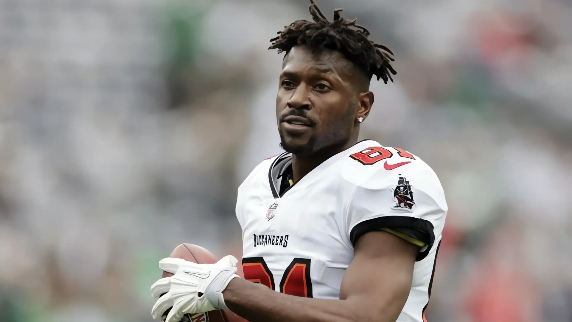 Antonio Brown investigado por intento de asesinato tras incidente con armas de fuego en Miami
