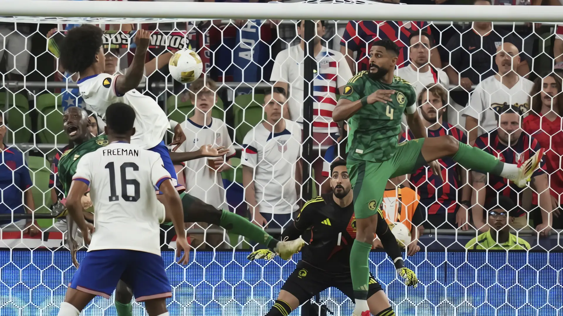 EEUU avanza a cuartos de Copa Oro, pero con desempeño irregular
