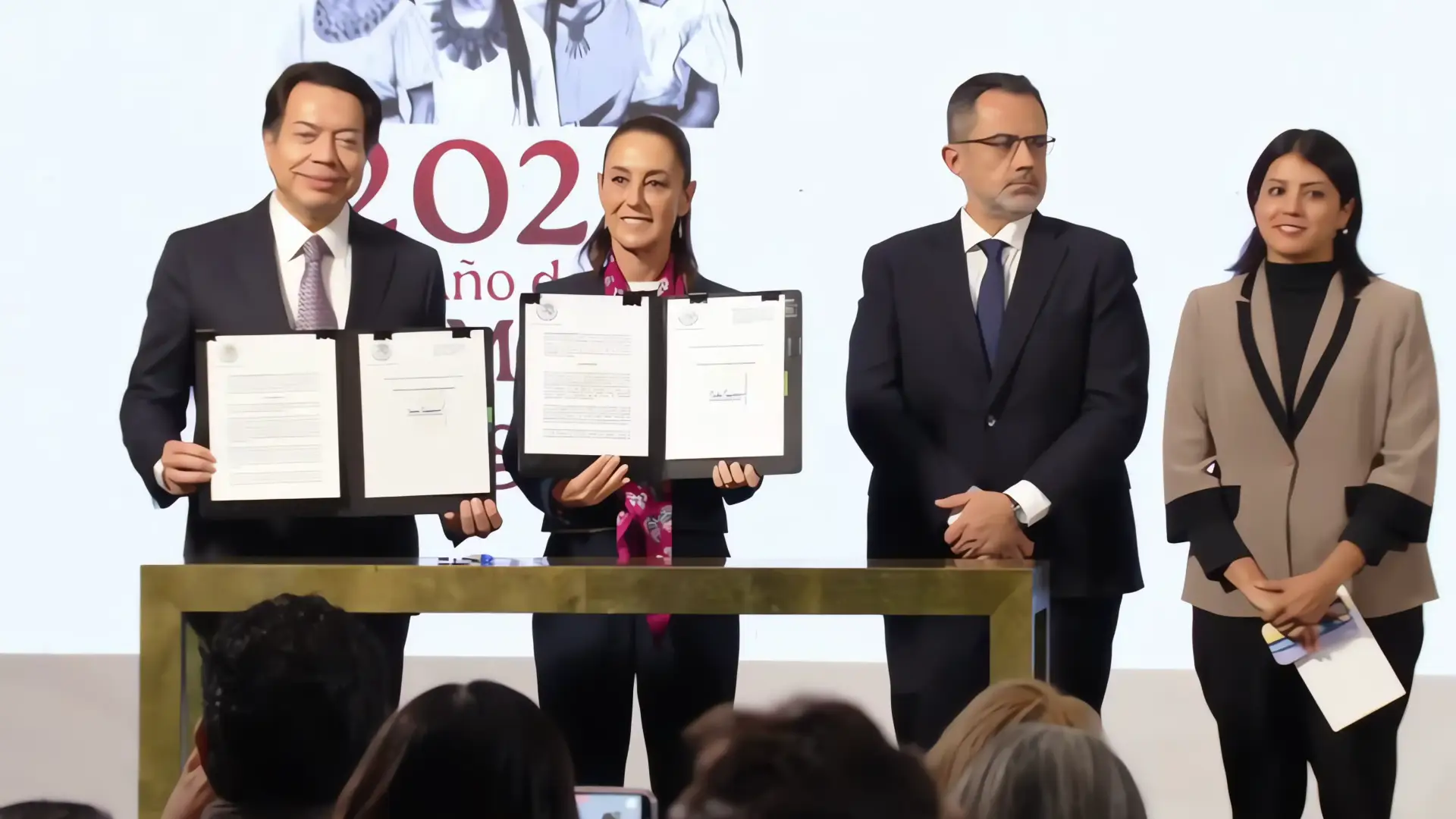 Sheinbaum reforma el sistema educativo: jubilación anticipada y fin de USICAMM
