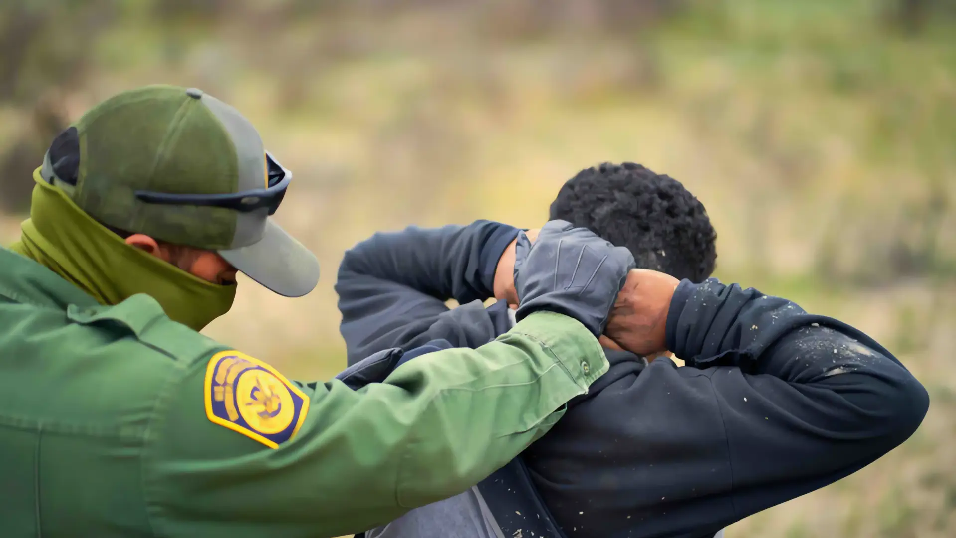 Detención de migrantes mexicanos en la frontera de Arizona
