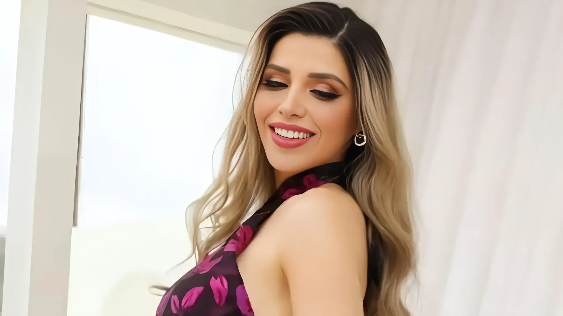 Emma Coronel: De periodista a modelo
