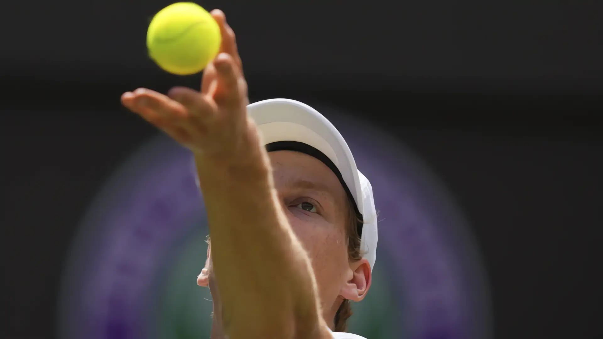 Sinner domina a Nardi en Wimbledon
