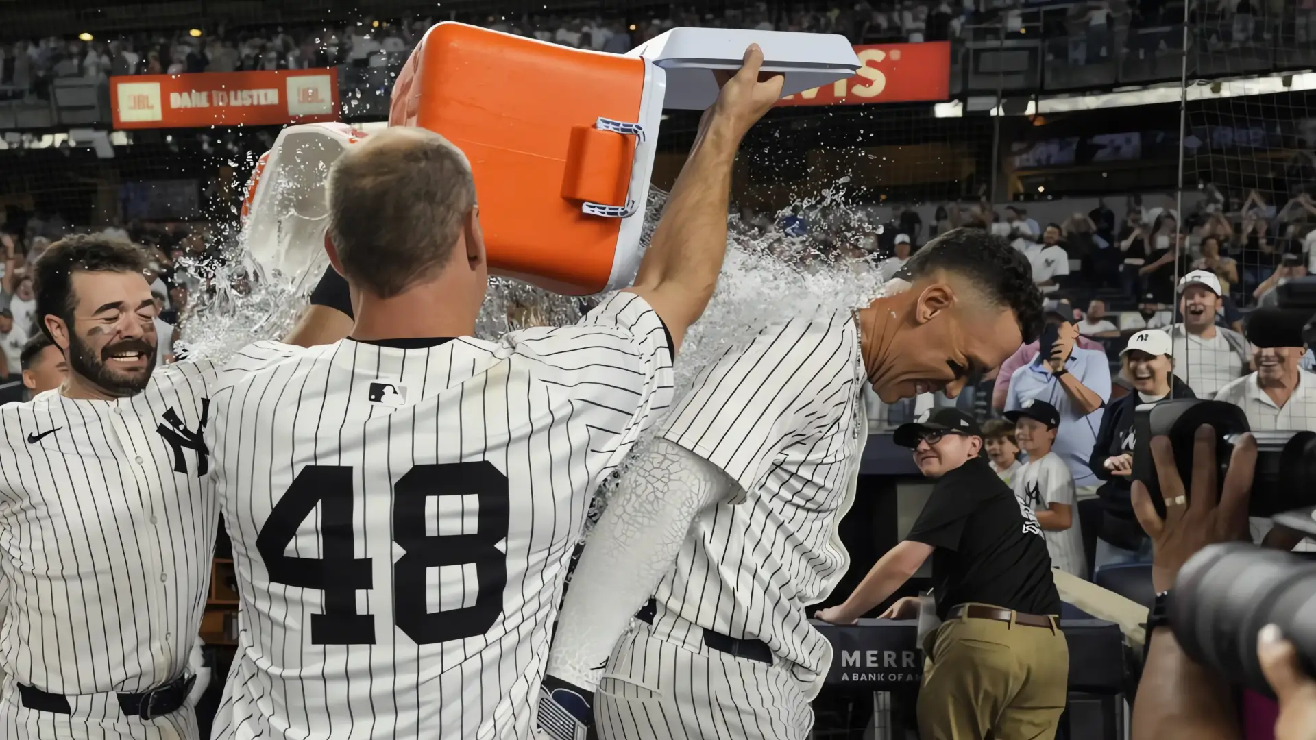 Yankees completan remontada épica para barrer a Mariners
