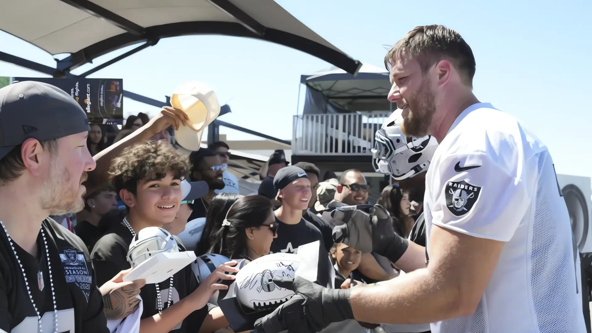 Kolton Miller y los Raiders acuerdan extensión de contrato multimillonaria