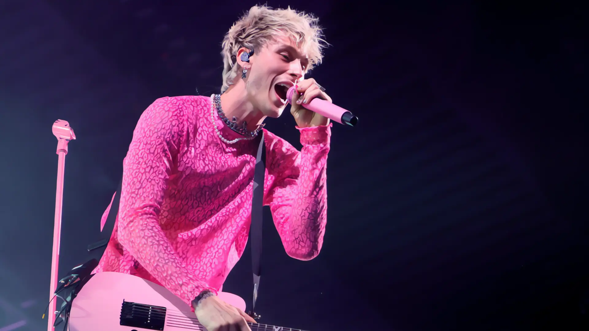 La preocupante dieta de Machine Gun Kelly: solo café y cigarrillos
