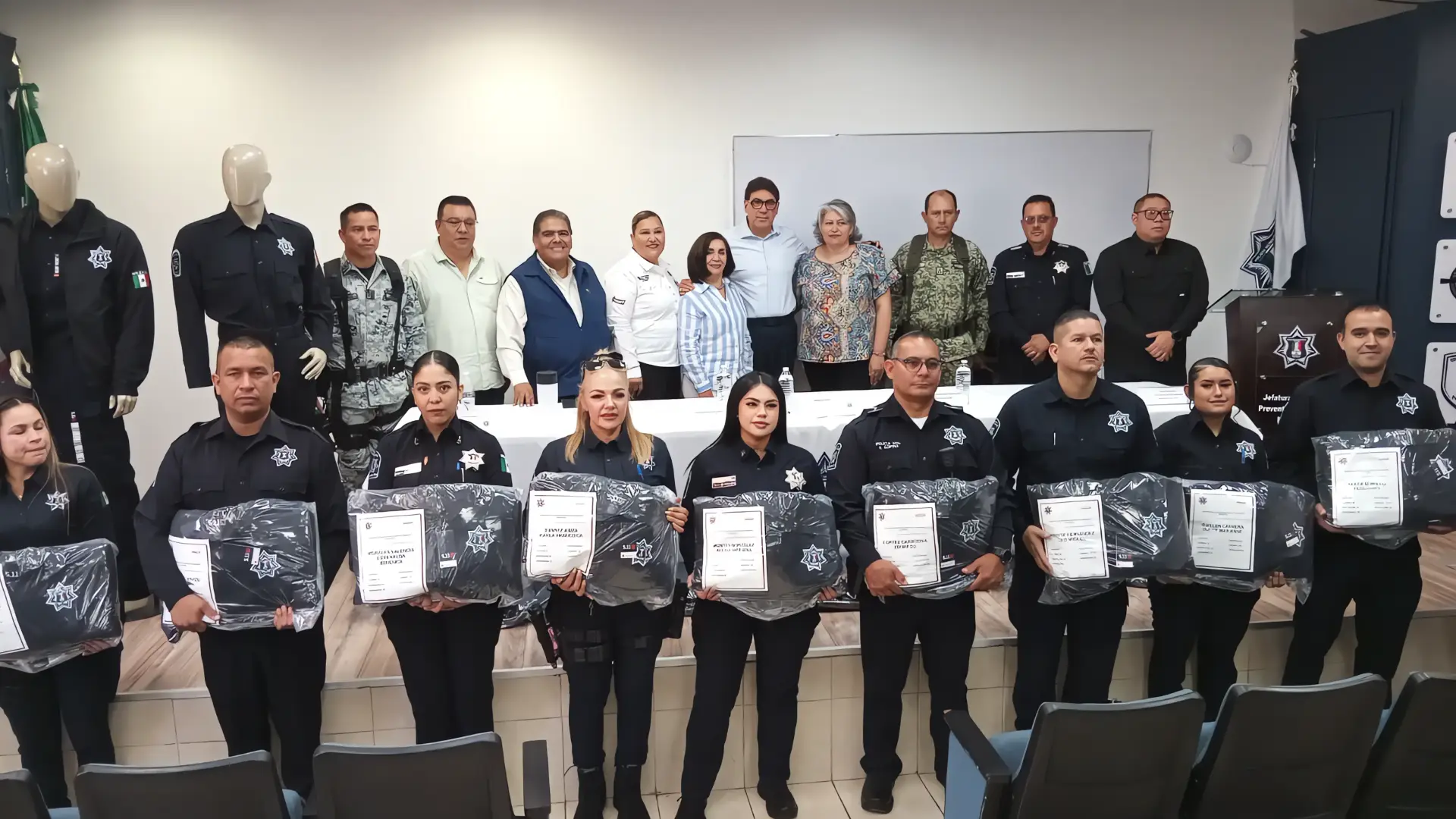 Nogales refuerza a su policía con entrega de 530 uniformes y más de 5 mdp en inversión