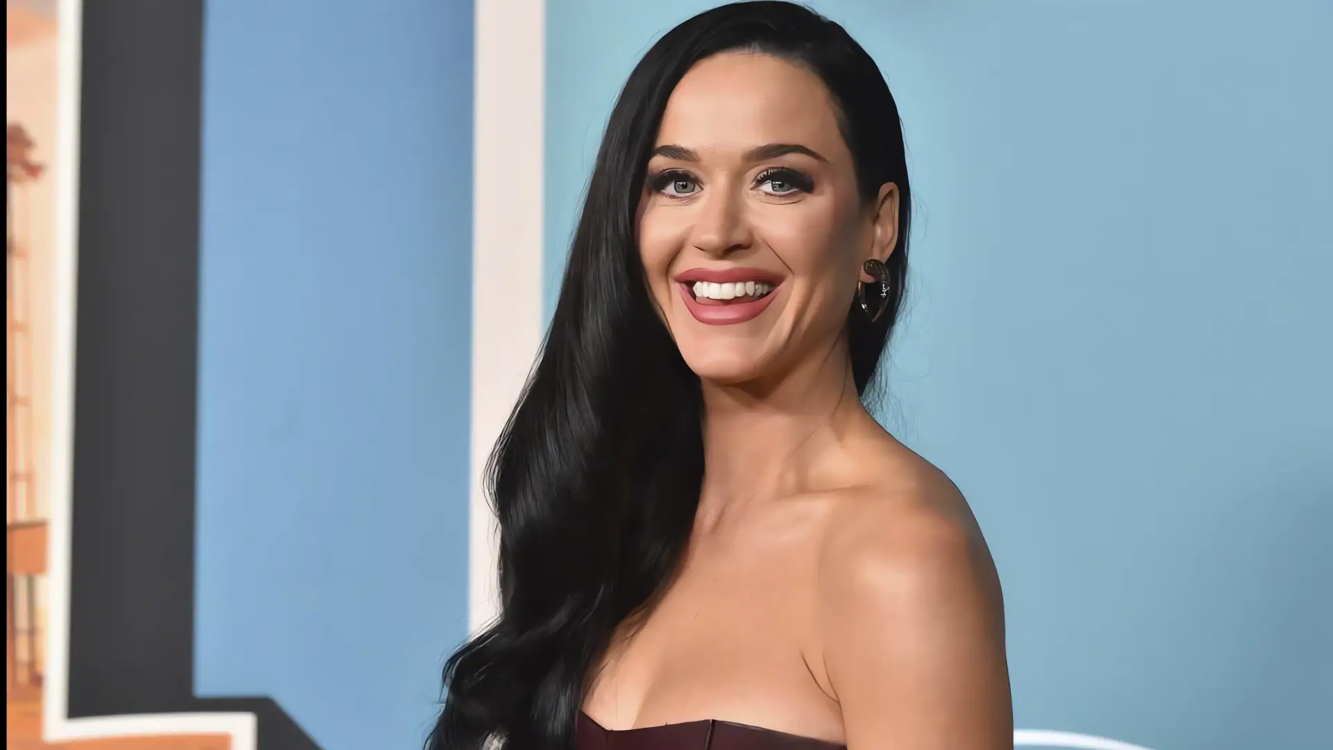 Katy Perry enfrenta multa por filmación ilegal en Ibiza
