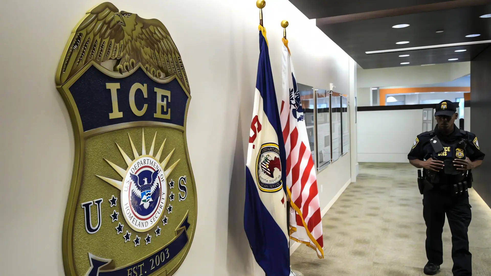 Inmigración: ICE planea una flota propia para deportaciones
