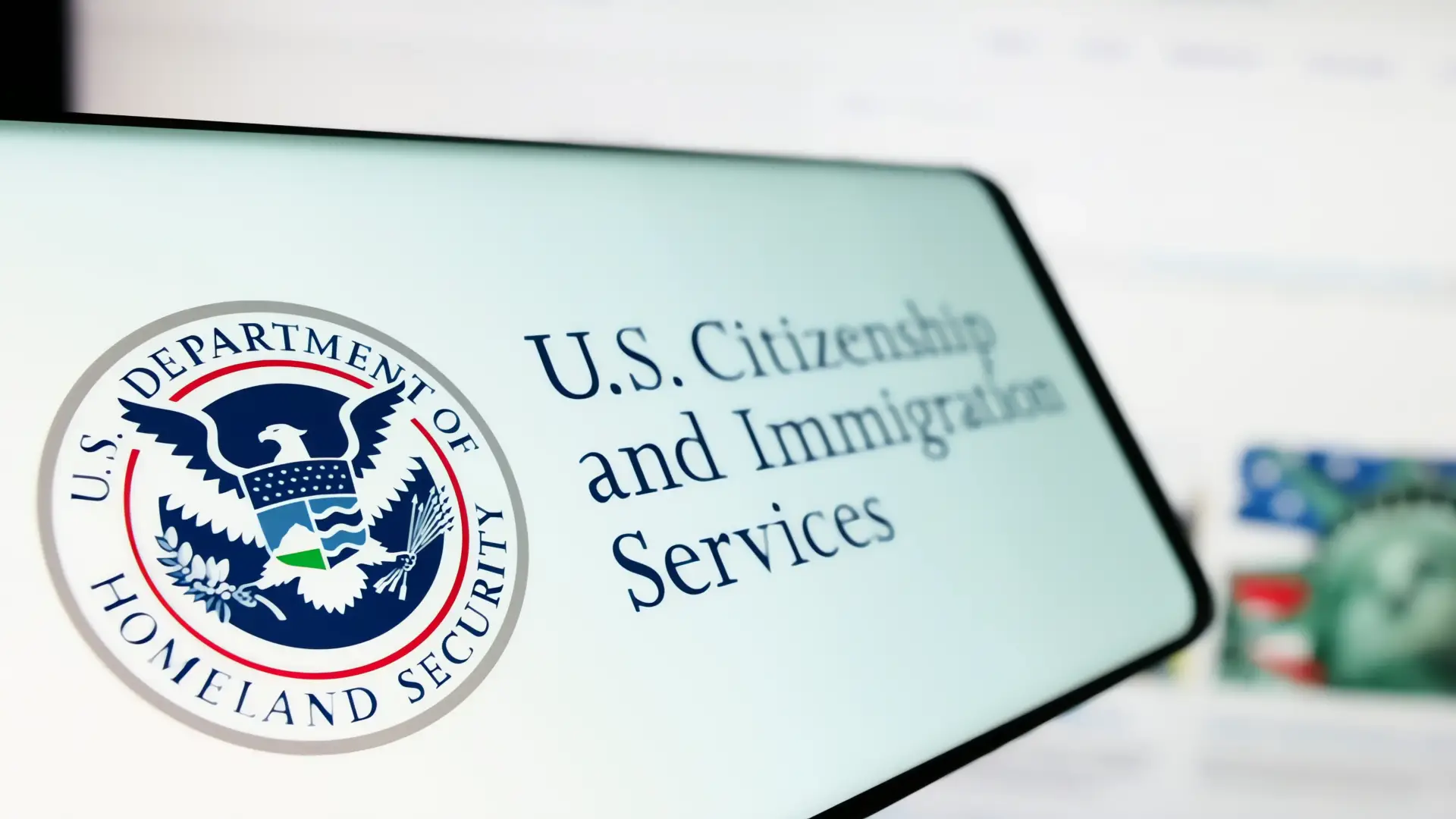 El requisito de "buen carácter moral" dificulta la obtención de la ciudadanía estadounidense
