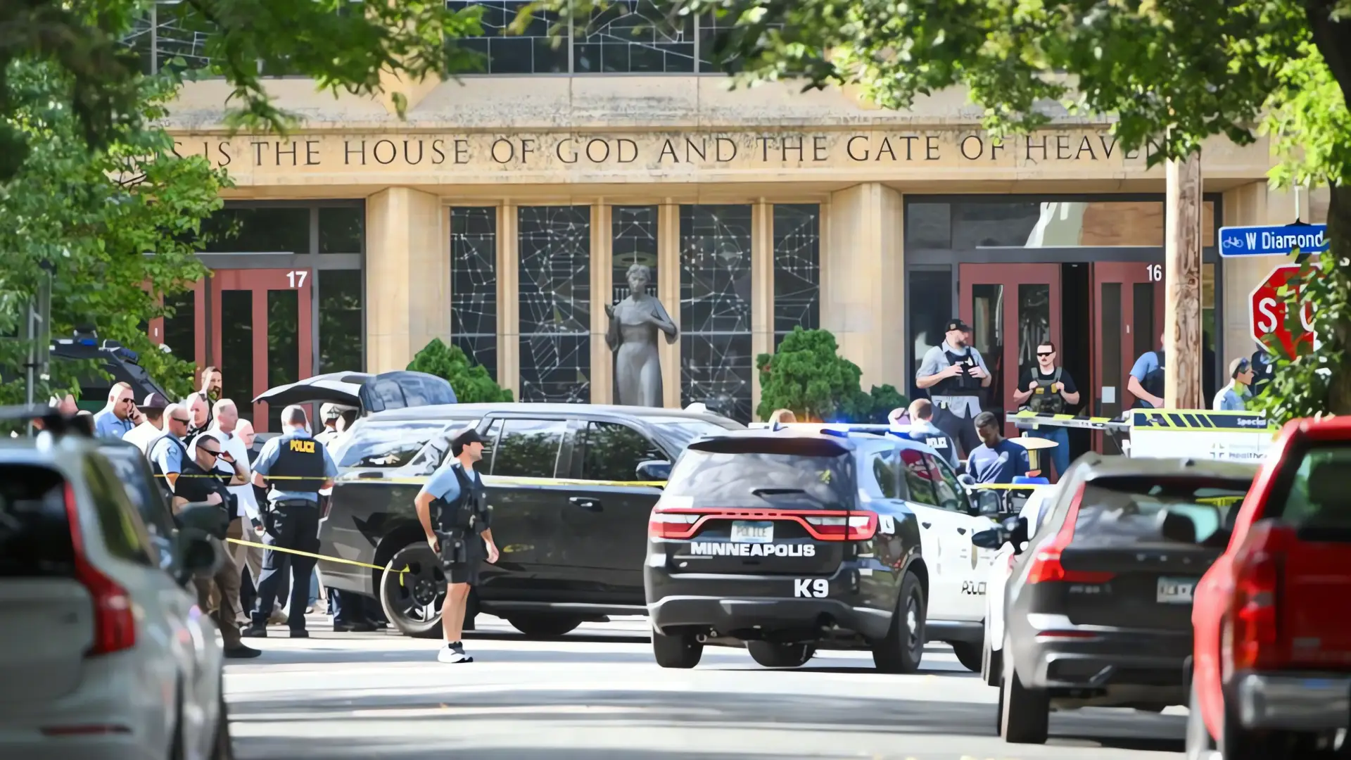 Tiroteo masivo en escuela de Minneapolis: dos niños muertos, 17 heridos
