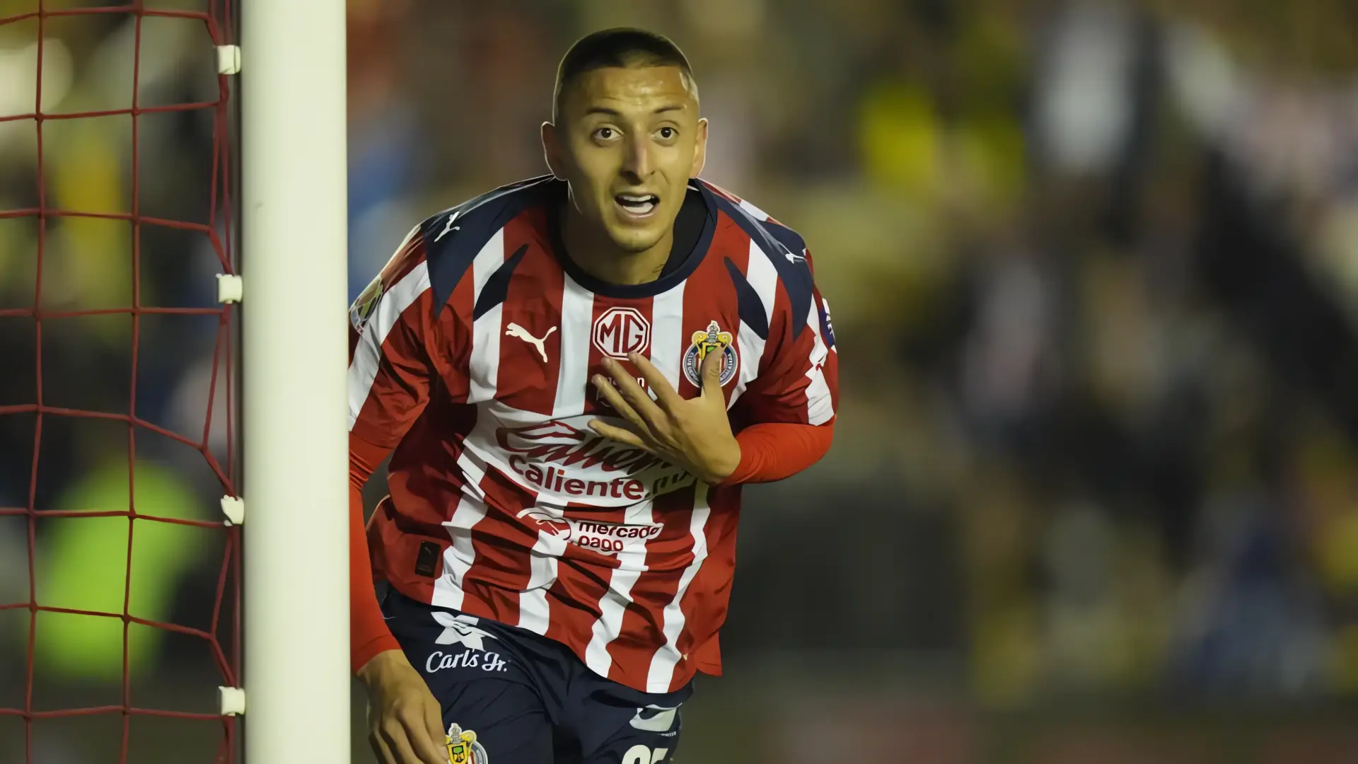 Chivas vence al América 2-1 y rompe su mala racha