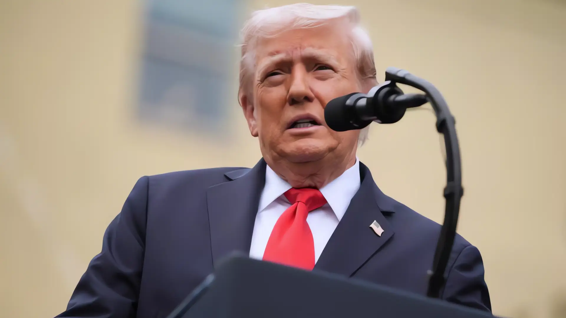 Trump demanda al New York Times por difamación, reclamando US$15,000 millones
