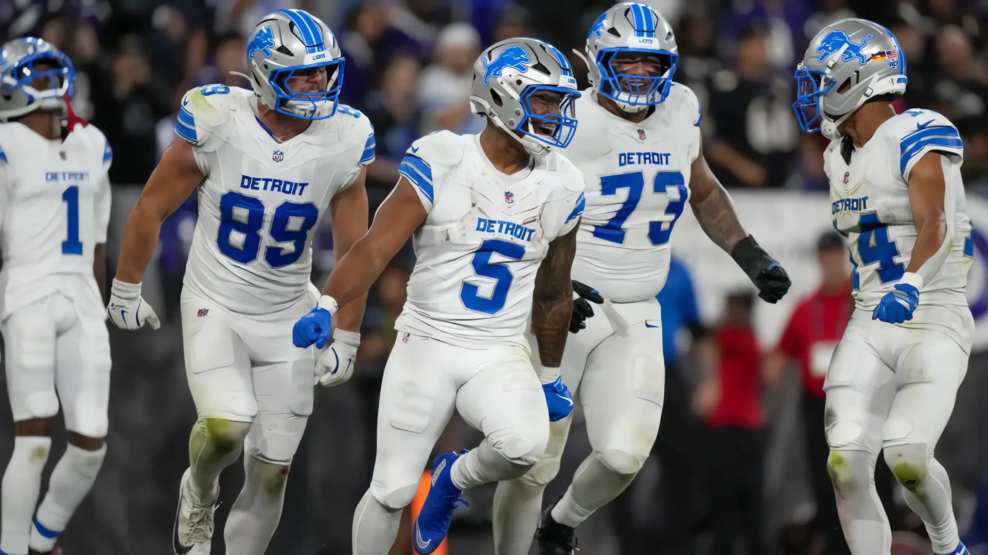 Leones destrozan a Cuervos en Baltimore