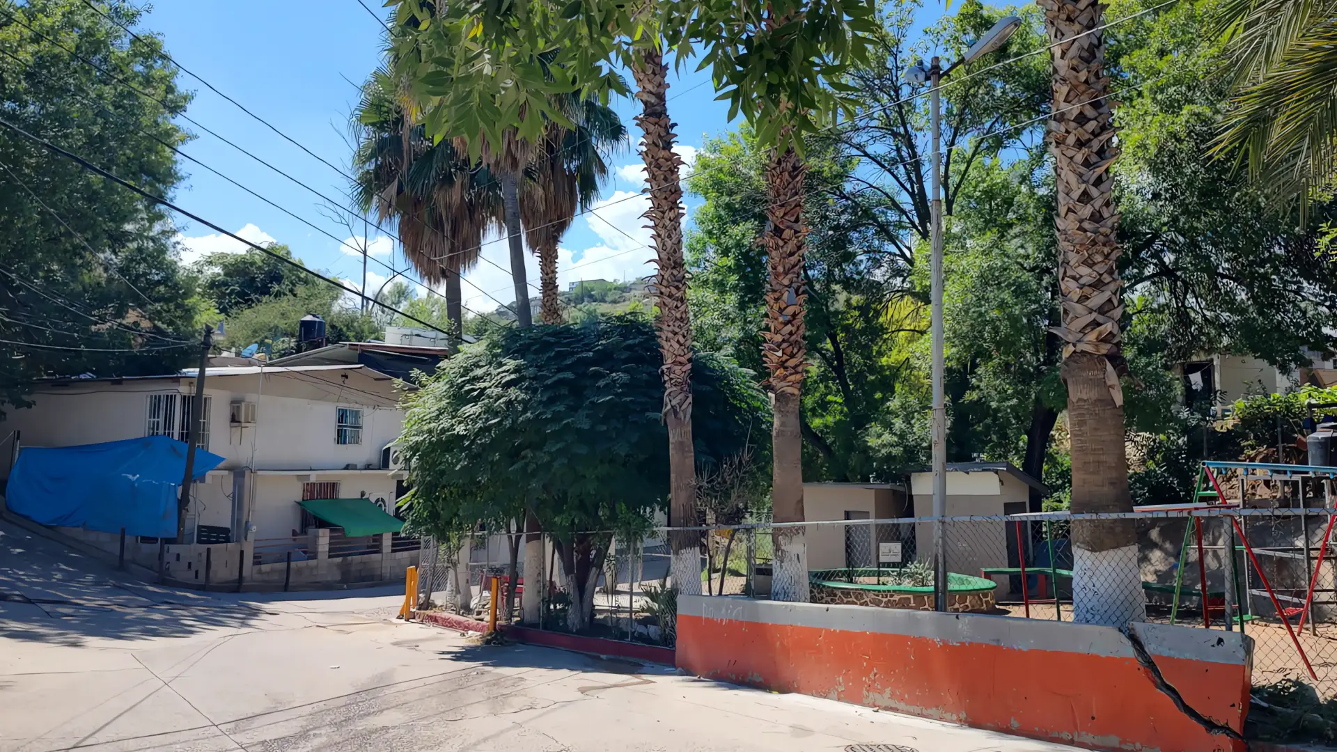 Madre y bebé atacados por perros en la colonia Héroes