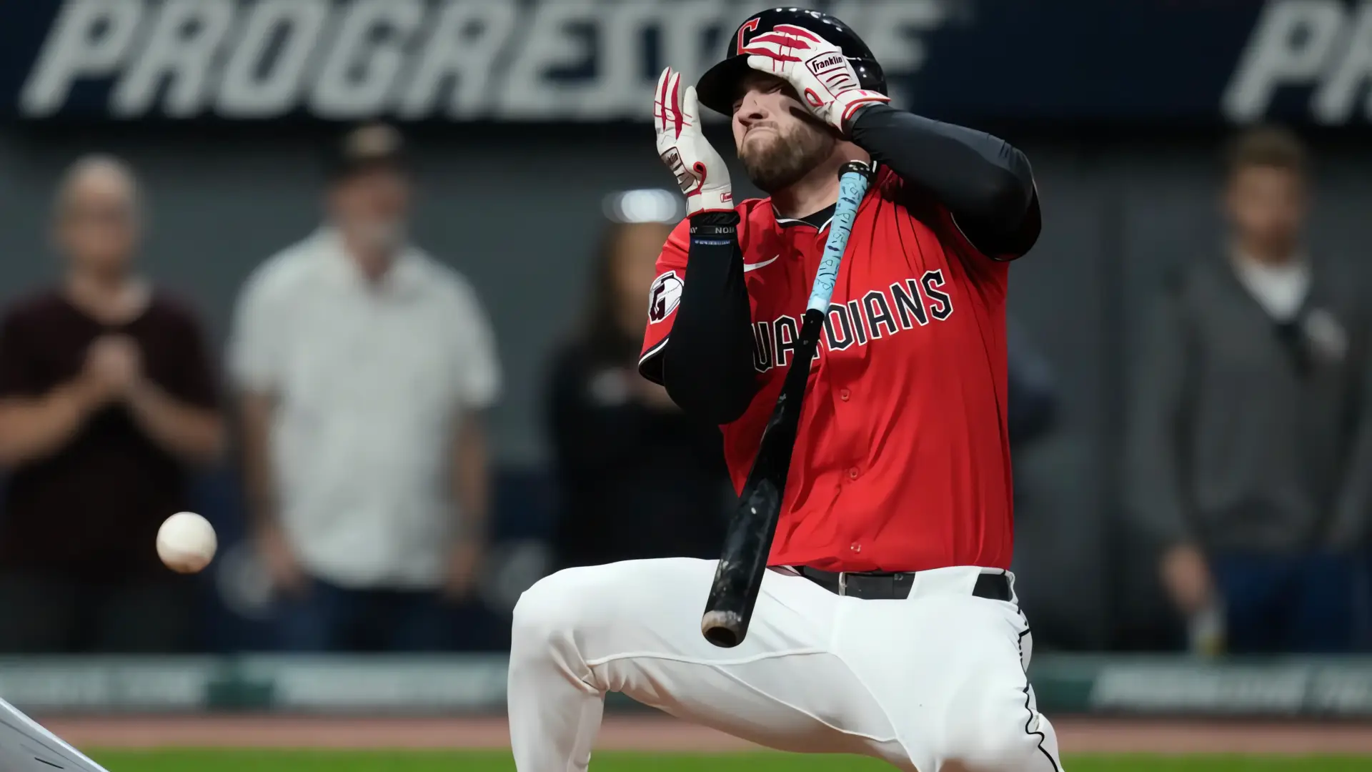 Fracturas faciales dejan fuera a David Fry tras choque con Tigres