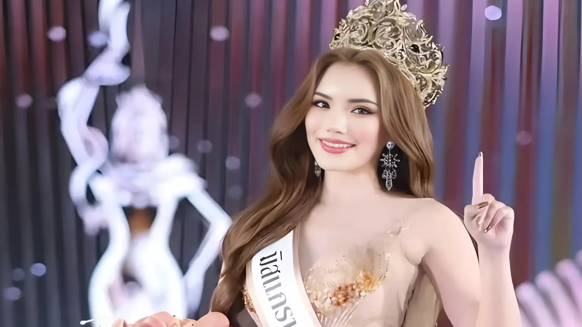 Escándalo: Miss Tailandia destronada por pasado en plataforma de adultos