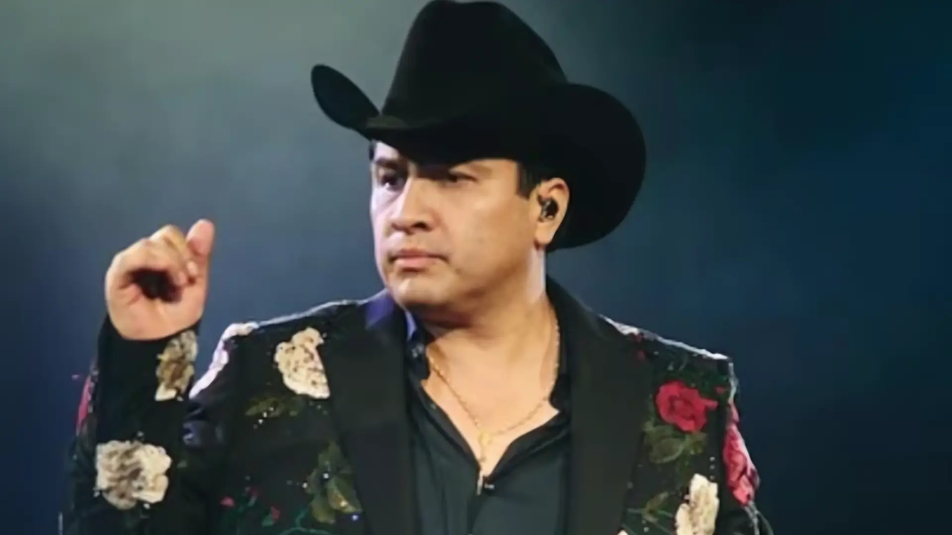 Detienen al padre de Julión Álvarez en operativo de seguridad; portaba armas