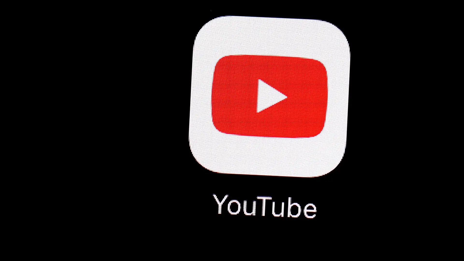 YouTube paga $24.5 millones para cerrar demanda de Trump por suspensión de cuenta