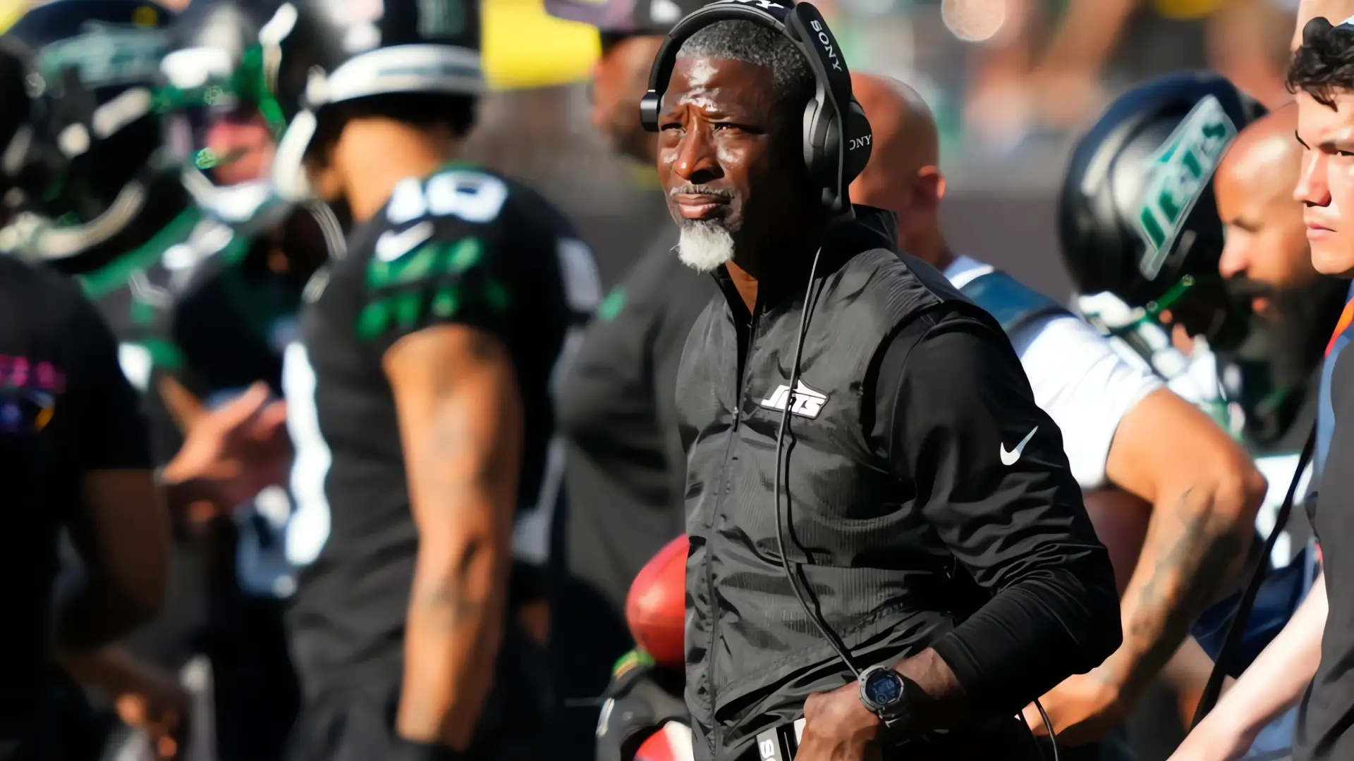 Crisis en los Jets: Aaron Glenn Asume la Peor Racha con Récords Defensivos de Vergüenza