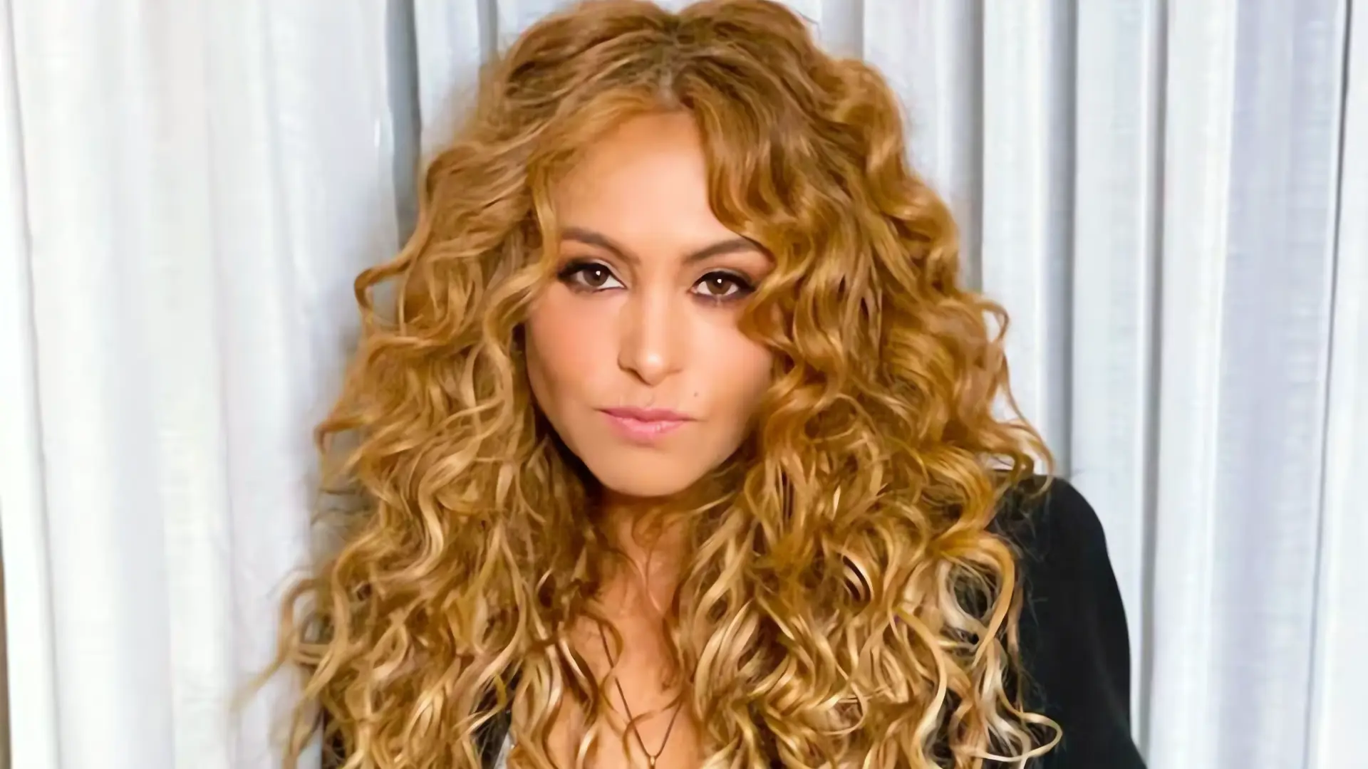 Paulina Rubio enfrenta desalojo en Miami por deuda de renta y daños a propiedad
