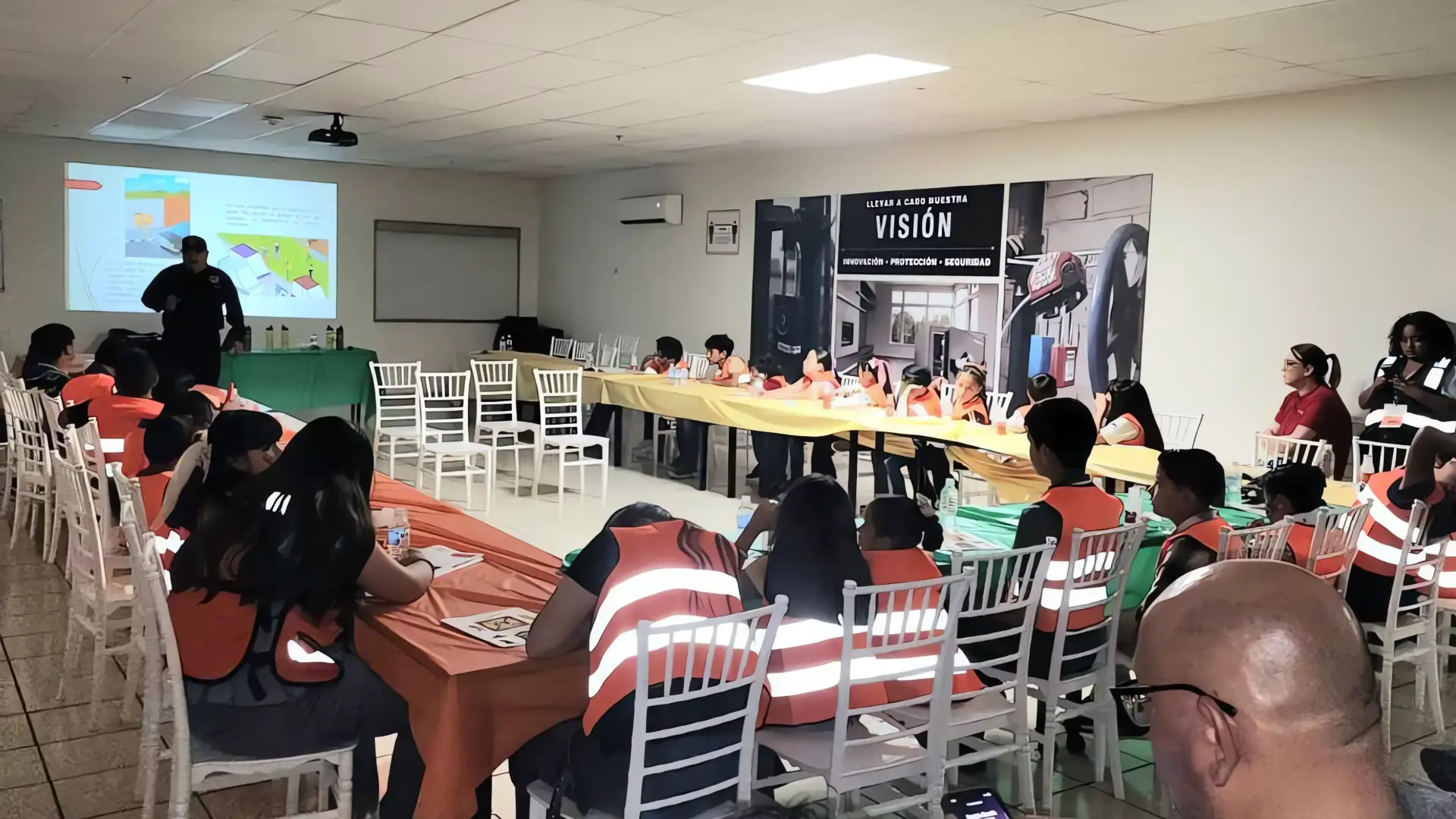 Educación vial en Nogales: Seguridad y prevención para hijos de trabajadores de Fortune Brands