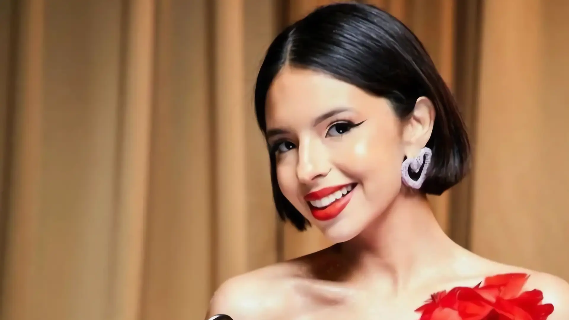 Ángela Aguilar recupera su voz entre el silencio y la resiliencia