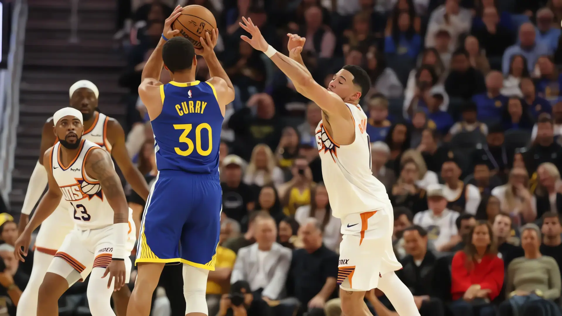 Curry y Moody guían a los Warriors ante los Suns en victoria contundente