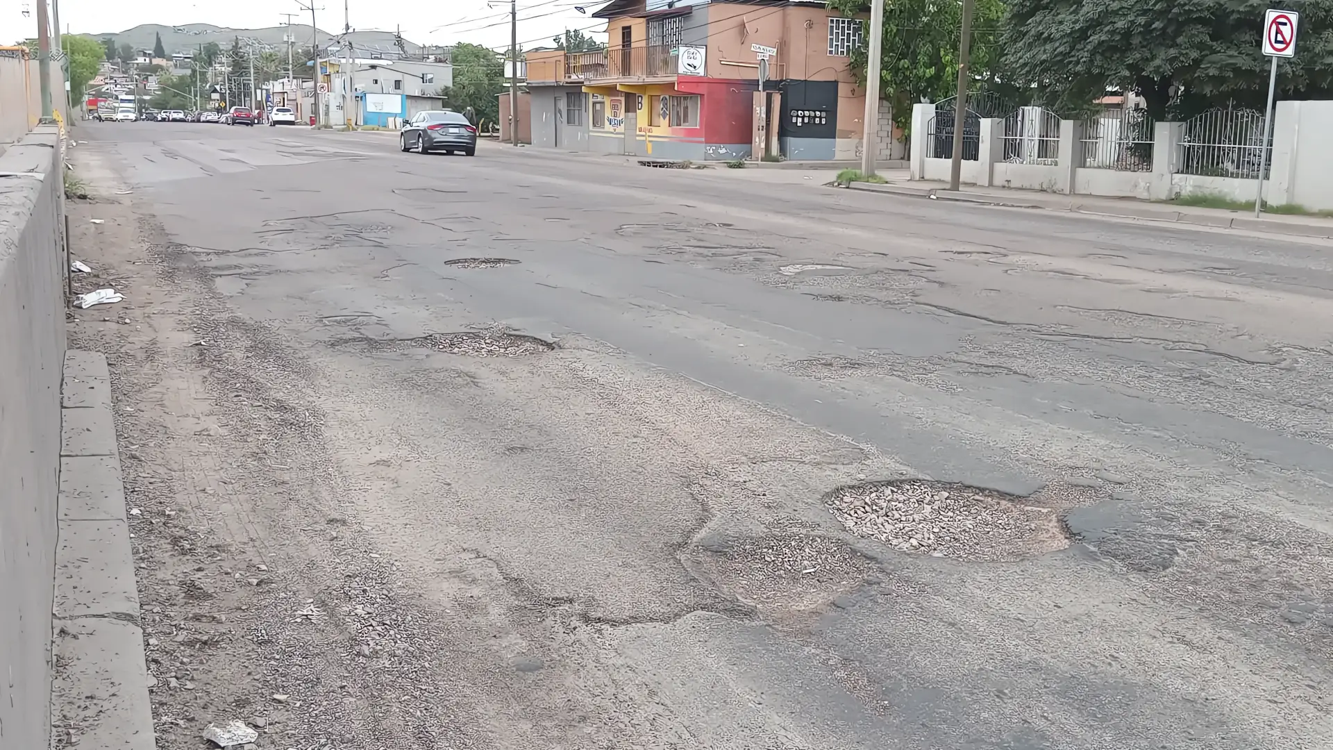 Baches en bulevar Ignacio de la Torre ponen en peligro a conductores de Lomas de Nogales