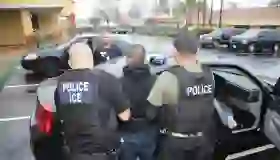 Familia huye a México para evitar deportación
