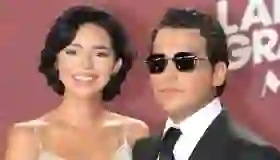 Ángela Aguilar y Christian Nodal vistos en Houston tramitando pasaportes
