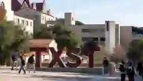 Texas retira matrícula local a estudiantes sin estatus legal a partir de otoño de 2025