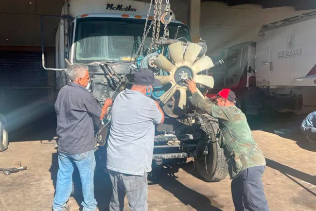 Rescatan camiones recolectores de basura