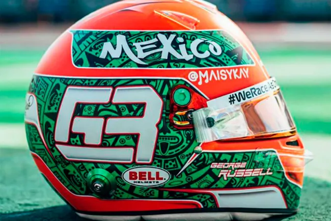 Se luce George Rusell con su casco para el GP de México