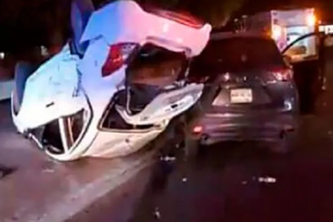 Joven participa en choque y aparatosa volcadura