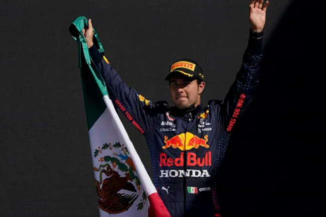 Ross Brawn no hubiera premiado a ‘Checo’ Pérez