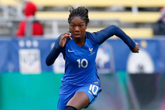 Jugadora del PSG niega agresiones a su compañera