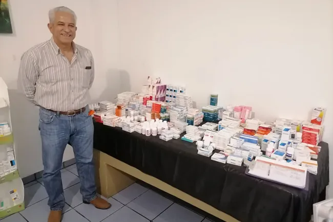 Apoya MC a población con dispensario médico gratis
