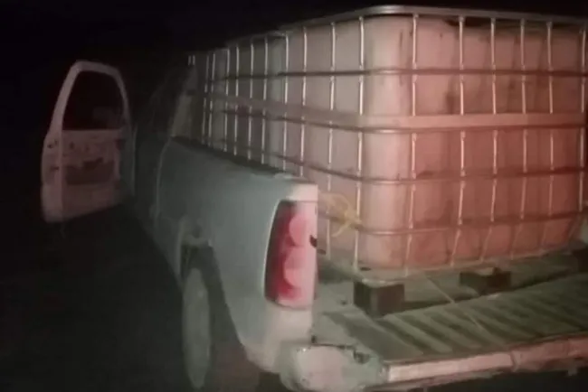 Abandonan ‘camionetas huachicoleras’ sobre tierras de cultivo en Hidalgo