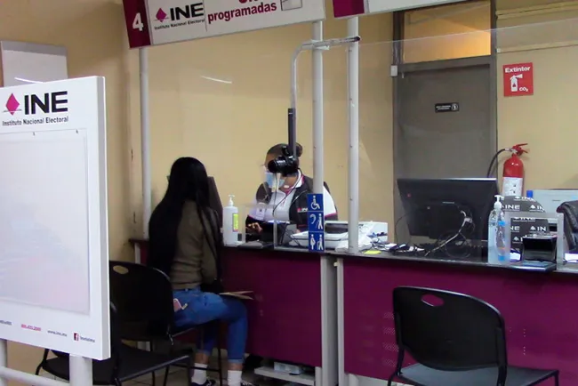 Convoca el INE a revalidar credenciales que vencerán