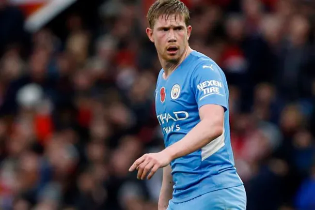 Kevin De Bruyne contrae covid-19 y se perderá el City-PSG