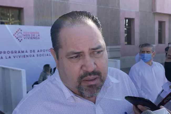 Anuncia Coves construcción de cuartos para adultos mayores