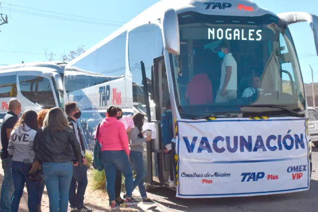 Adelantan segunda dosis a jóvenes