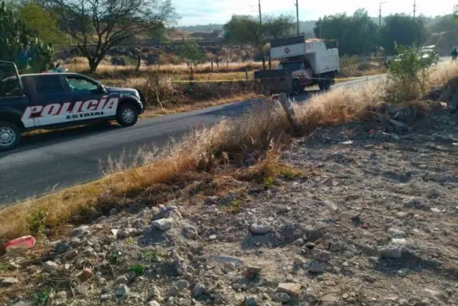 Cierran carretera Tula-Refinería por camioneta con sospechas de explosivos