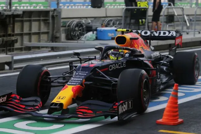 ‘Checo’ Pérez tiene leve mejoría en Arabia Saudita