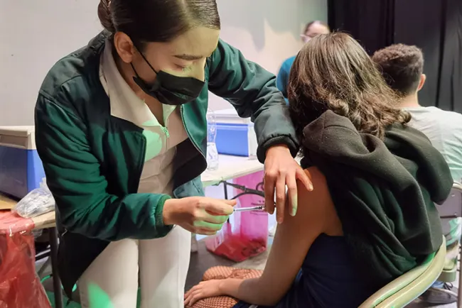 Vacunan a más de 6 mil adolescentes en Nogales