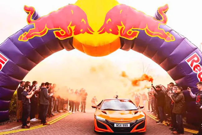 Verstappen y Red Bull siguen de fiesta