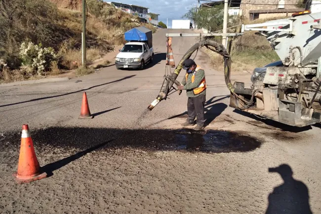 Sigue programa permanente de bacheo