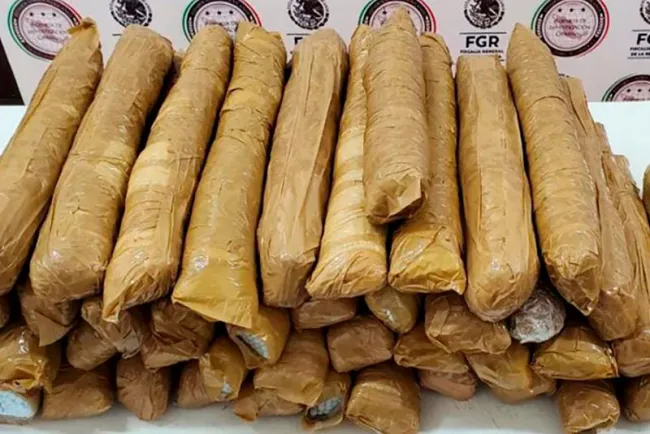 Detienen a dos con más de 300 mil pastillas de fentanilo