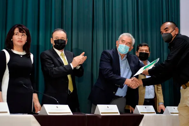 Reconocen a personal de la FGJE por valor y excelencia